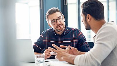 Ein Arbeitgeber wird von einem Ansprechpartner betreut